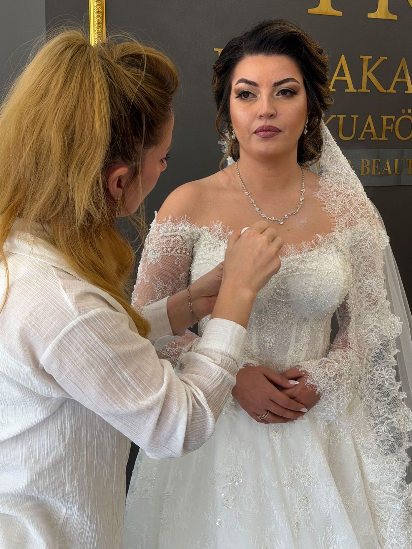 Gelinin son rötuşları